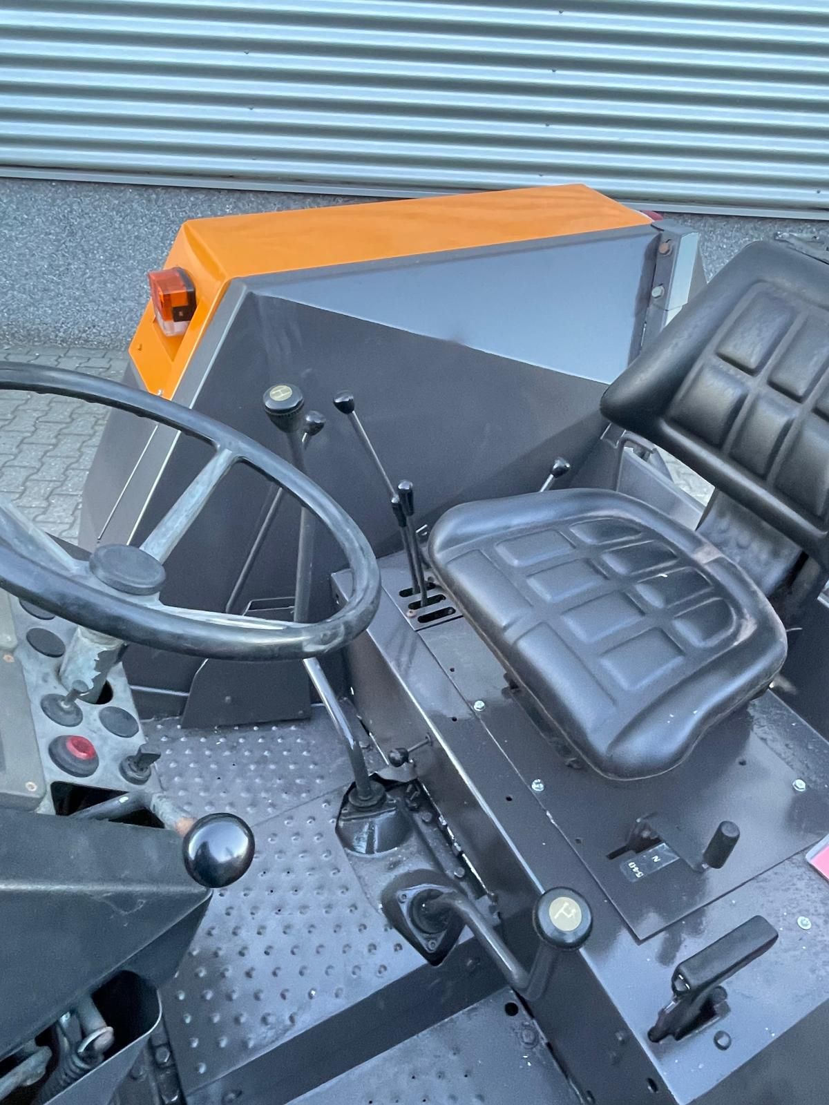 Renault 65-32 ME tractor