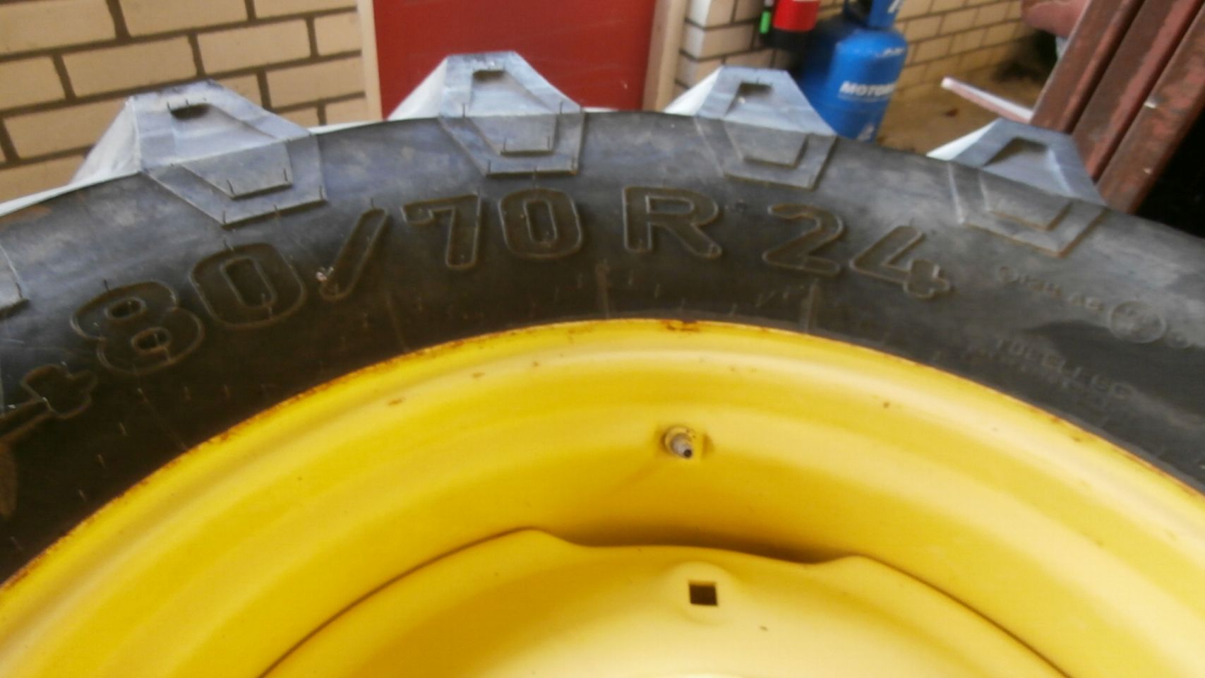 Banden Pirelly TM 700 480-70R24 € 1100,00