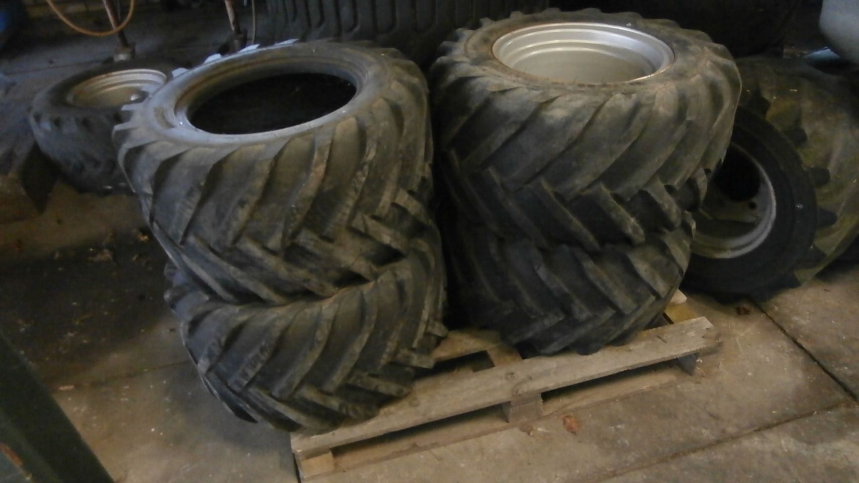 Banden Pirelly TM 700 480-70R24 € 1100,00