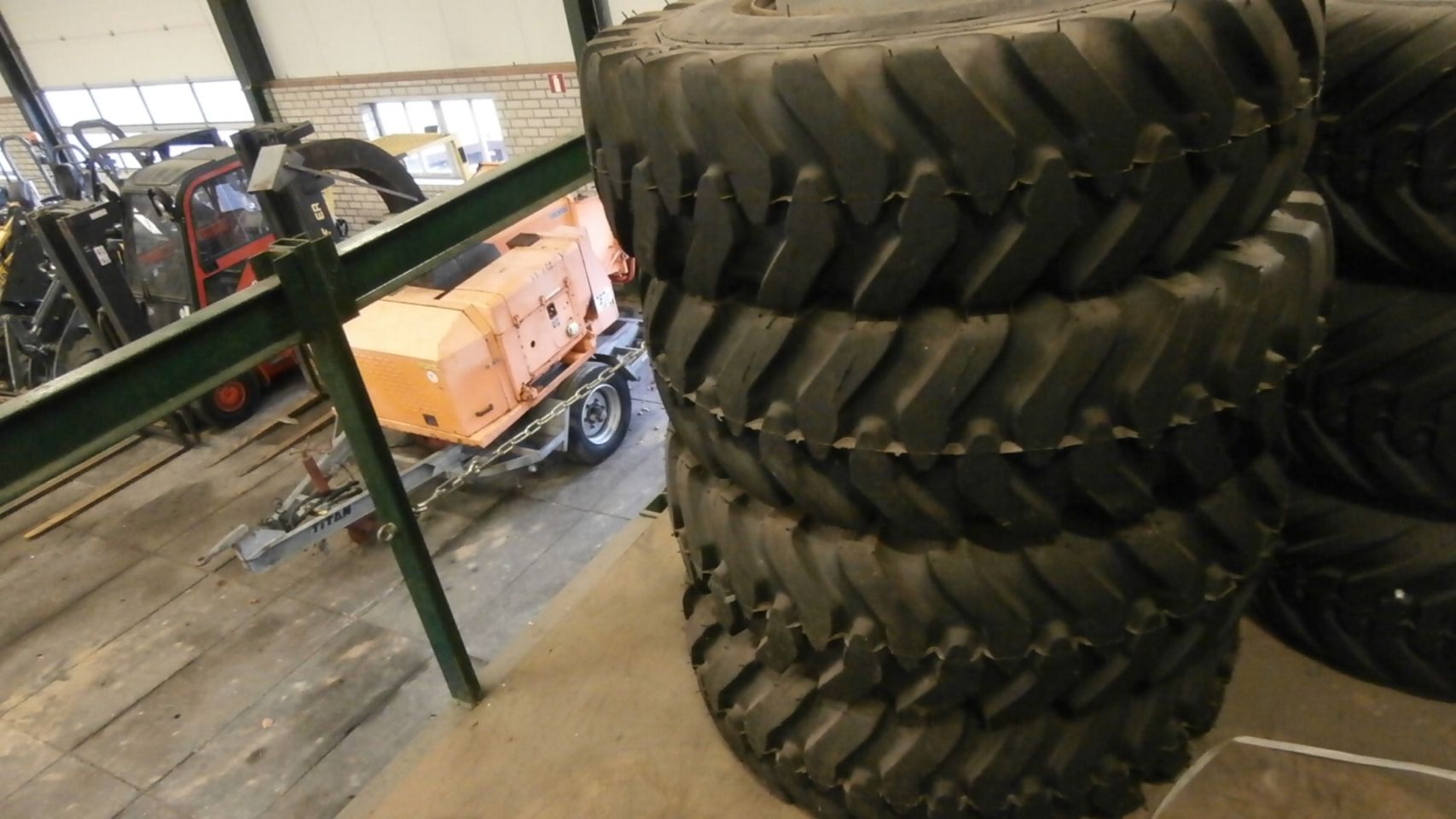 Banden Pirelly TM 700 480-70R24 € 1100,00