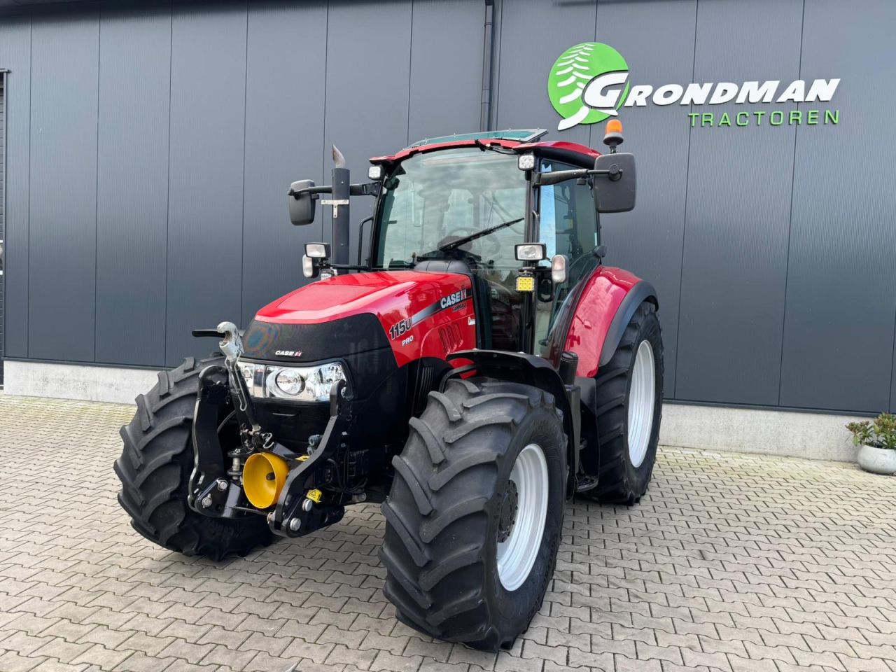 Case Farmall 115U Pro