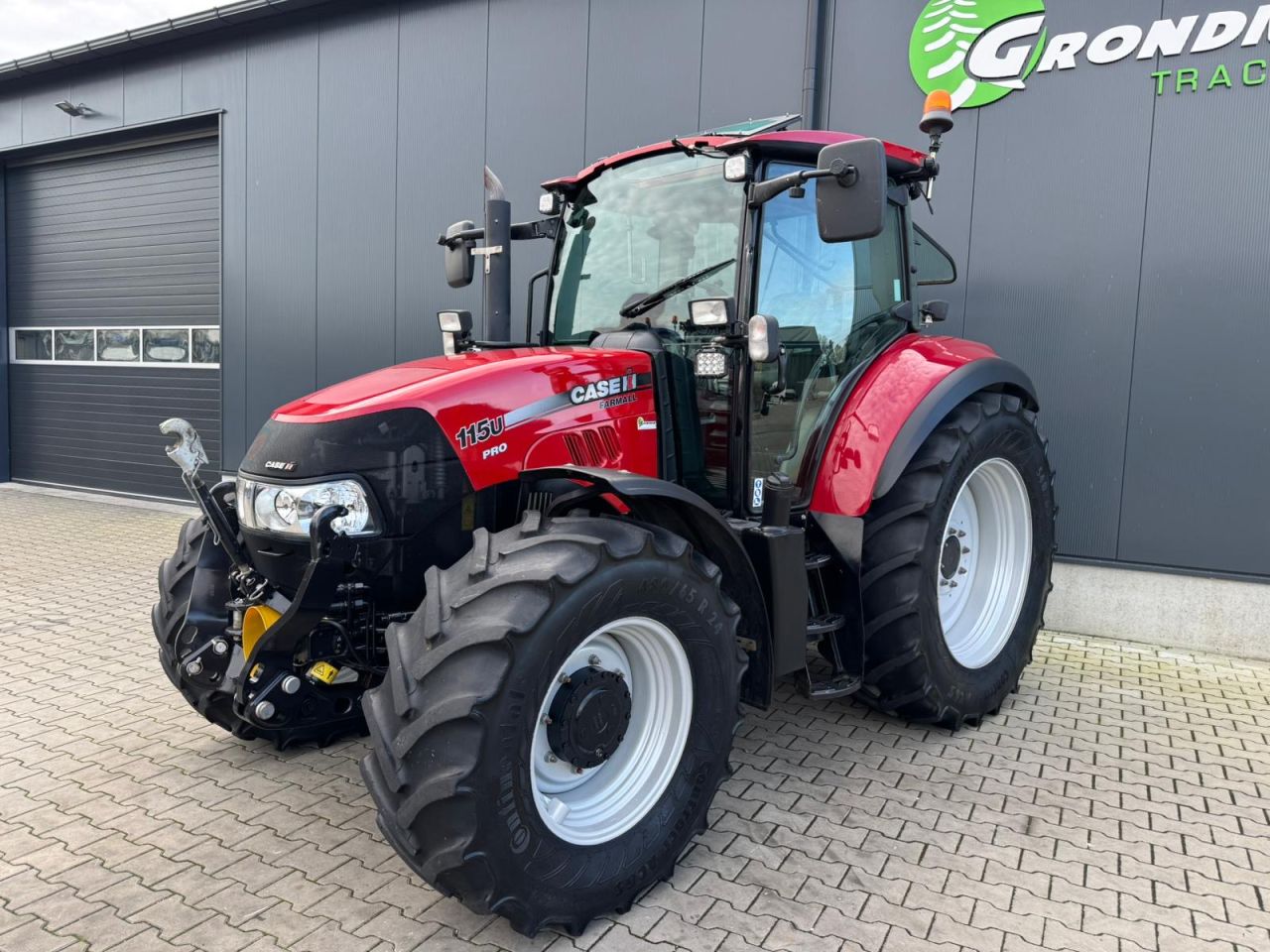 Case Farmall 115U Pro