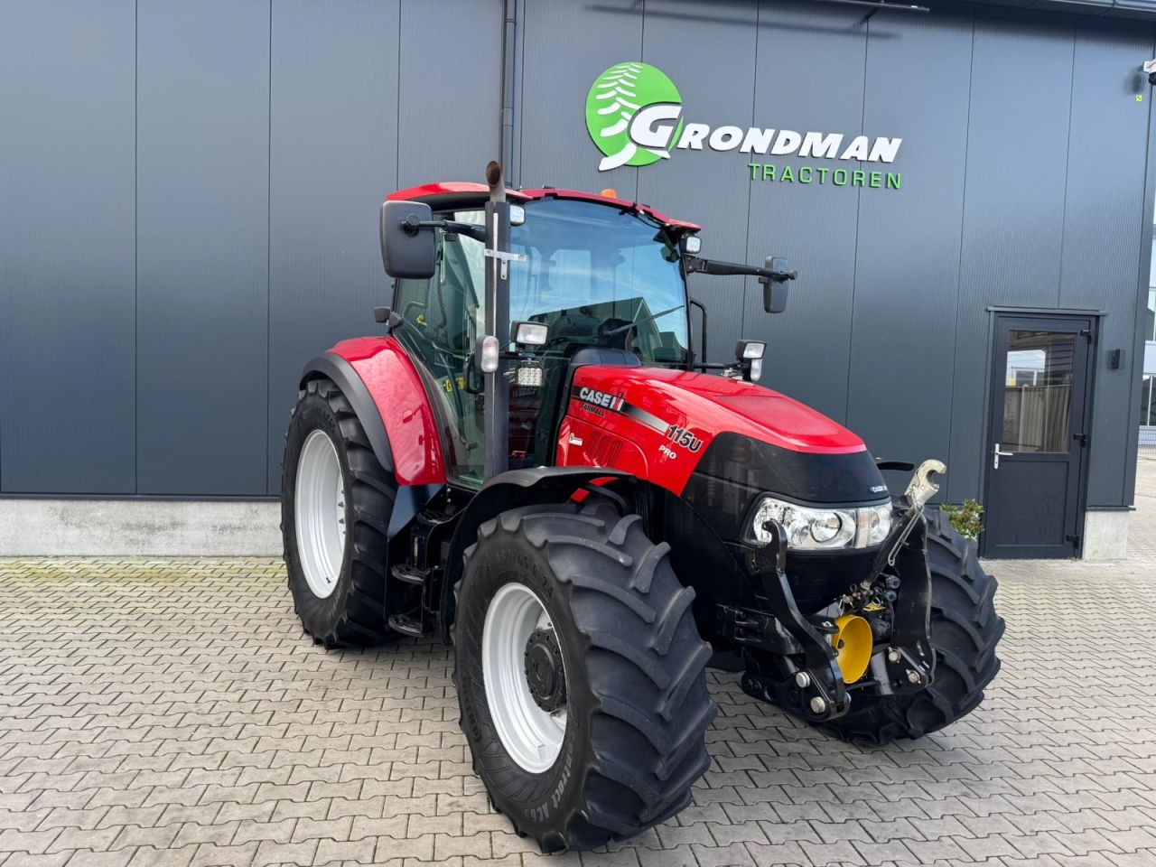 Case Farmall 115U Pro