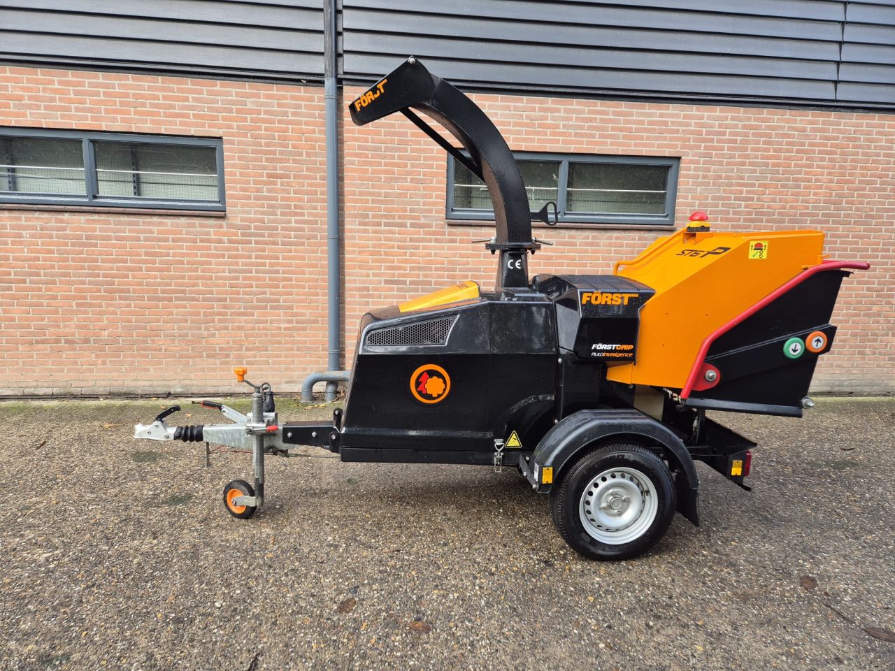 Jong gebruikte Först ST6P versnipperaar