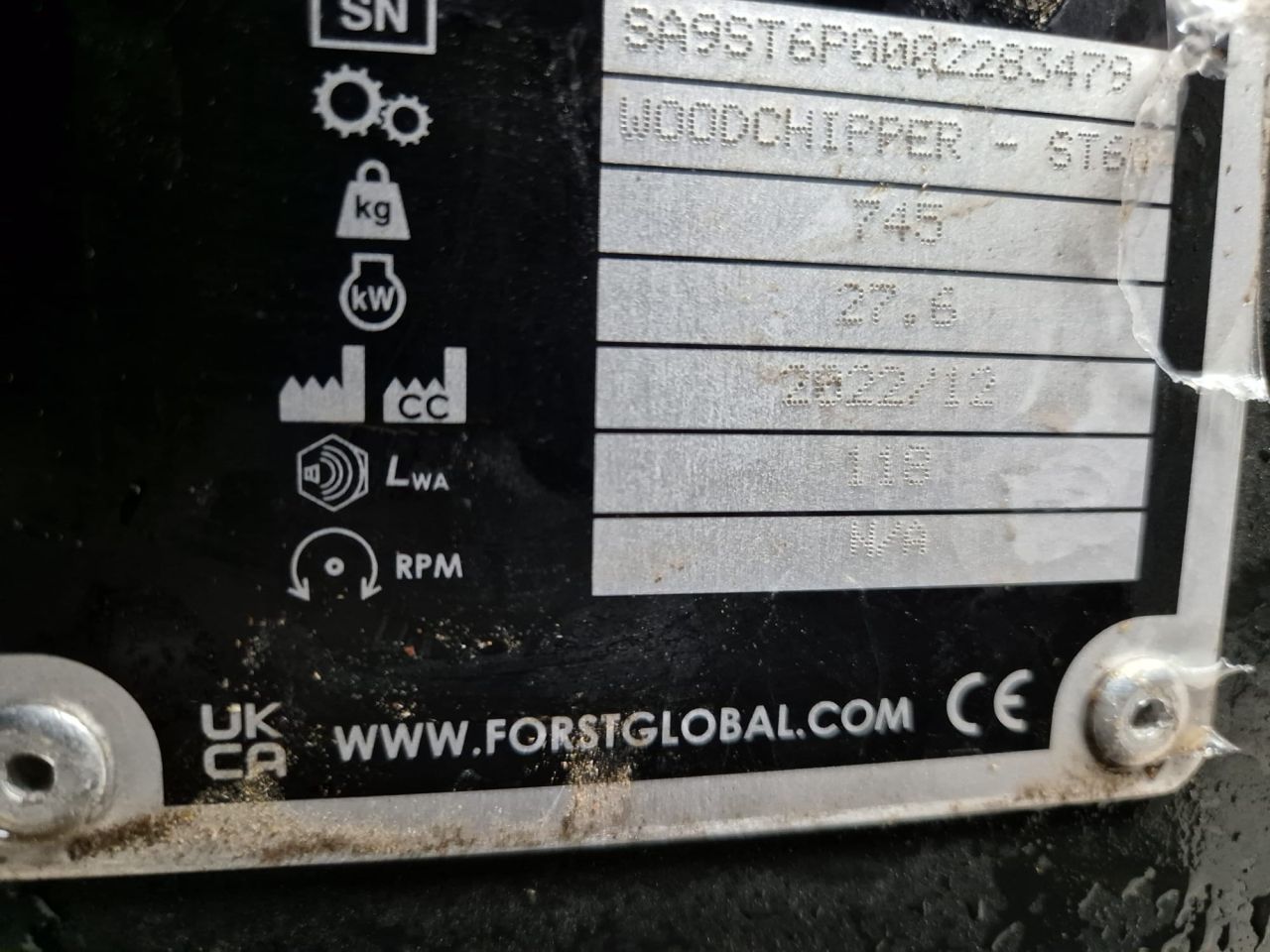 Jong gebruikte Först ST6P versnipperaar