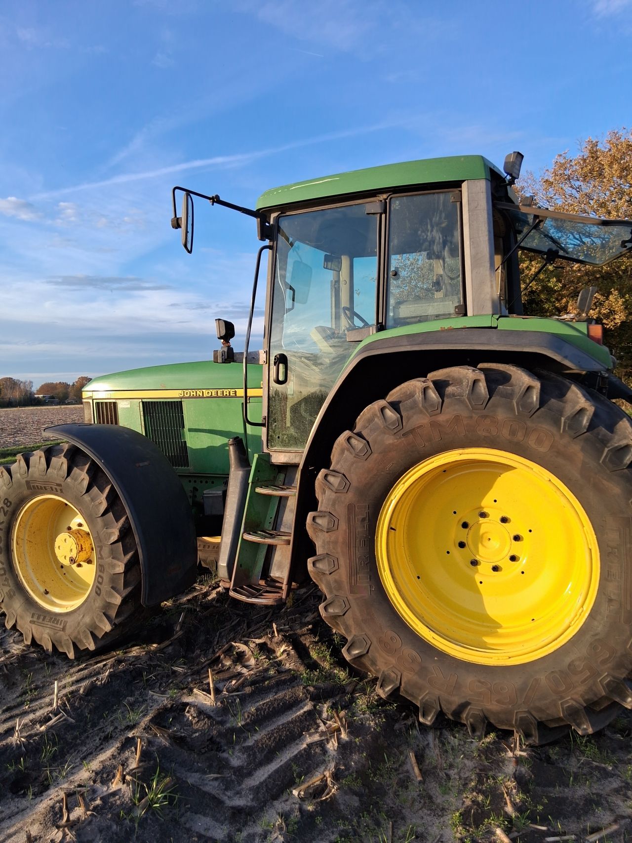 John deere 6810