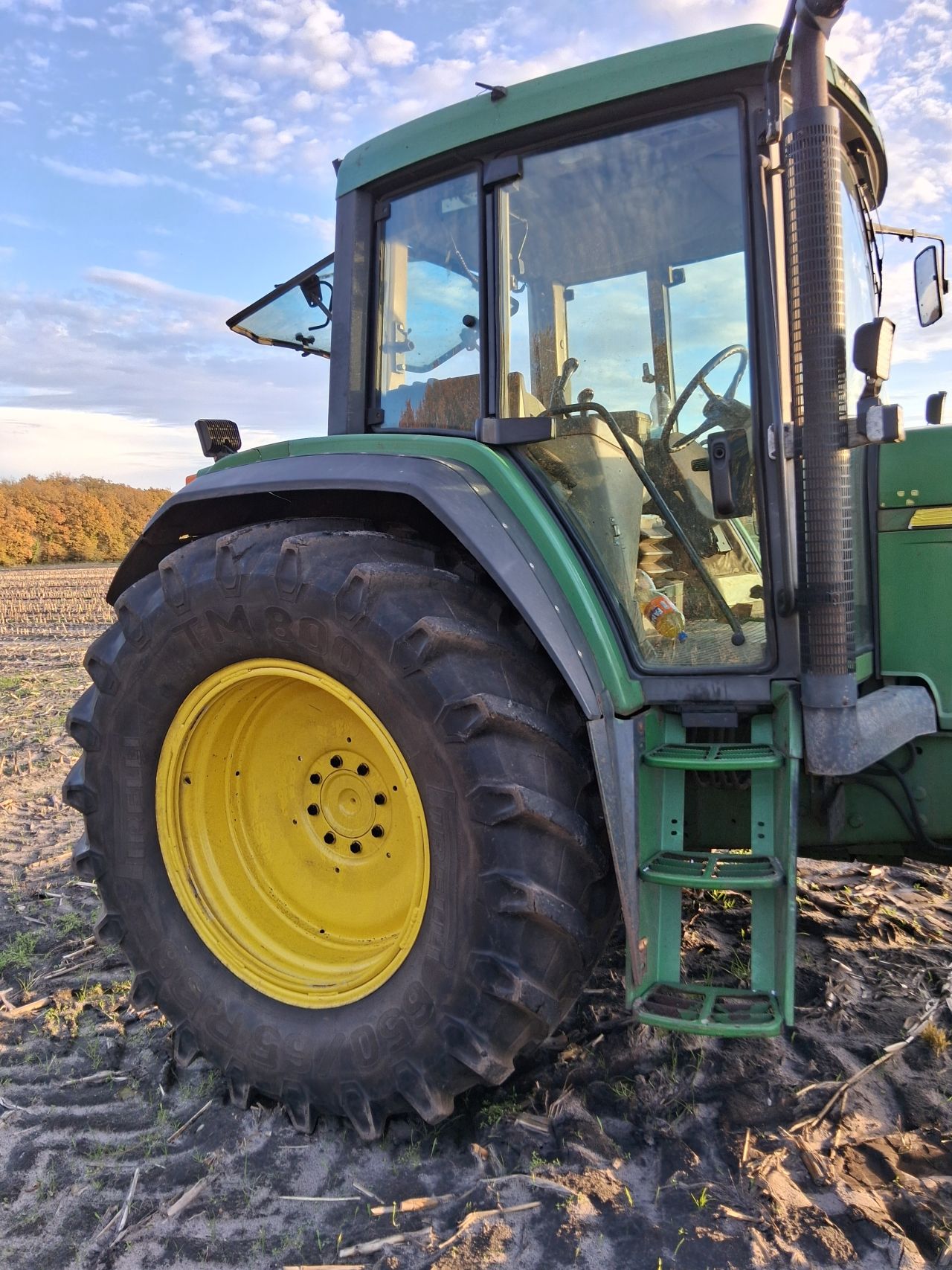 John deere 6810