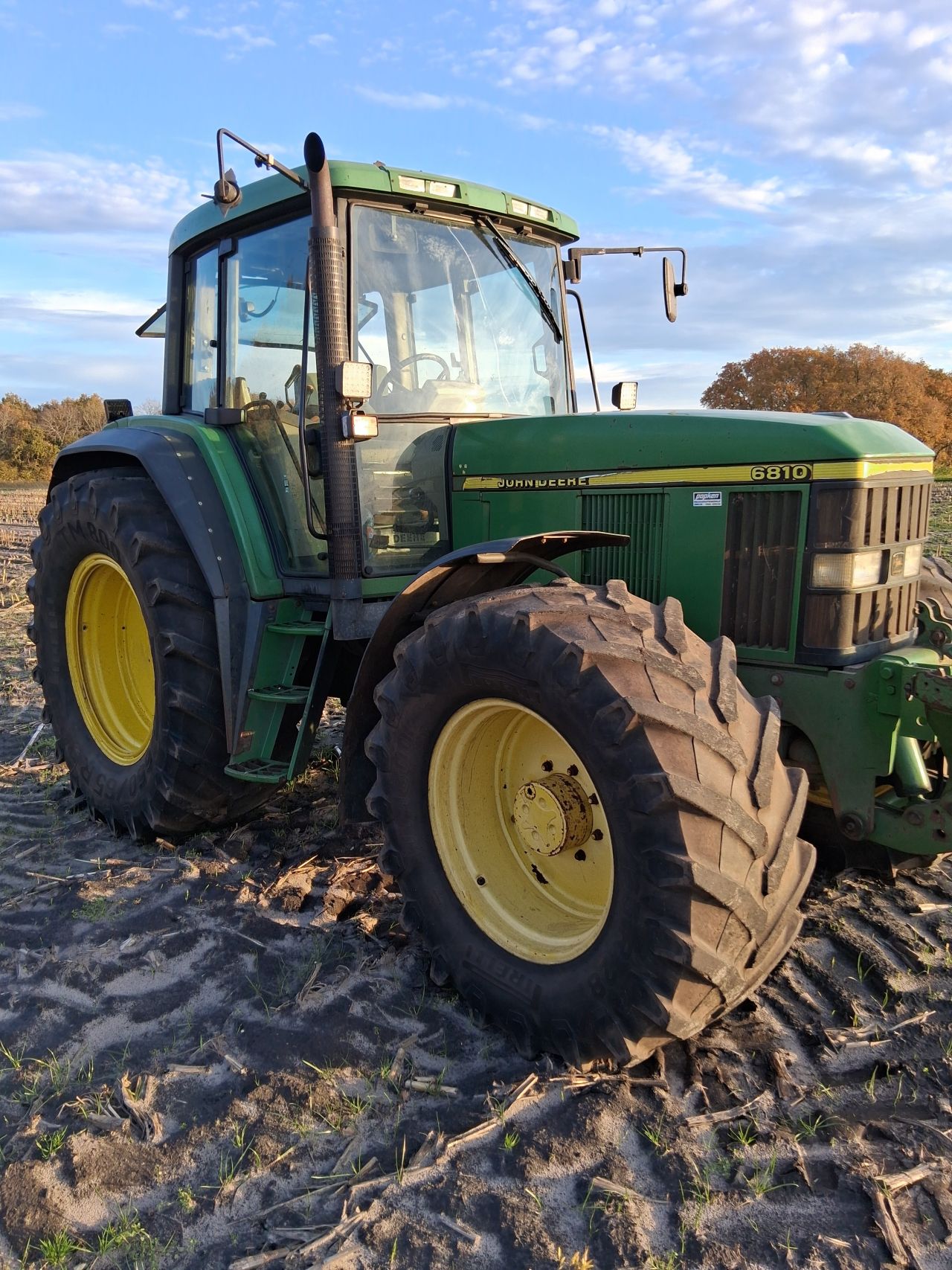 John deere 6810