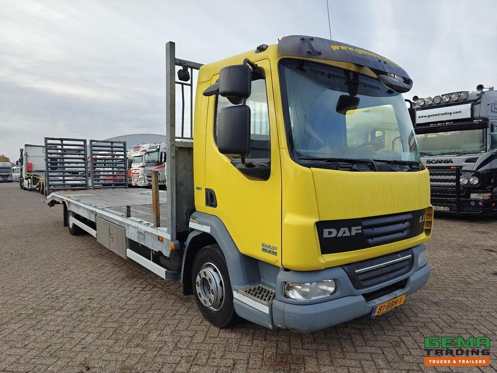 DAF LF 45.210 4x2 Daycab Euro5 EEV K - Veldhuizen Loading ramp 8.25m - Loading ramps - Floor height 93cm - 03/2026 MOT
