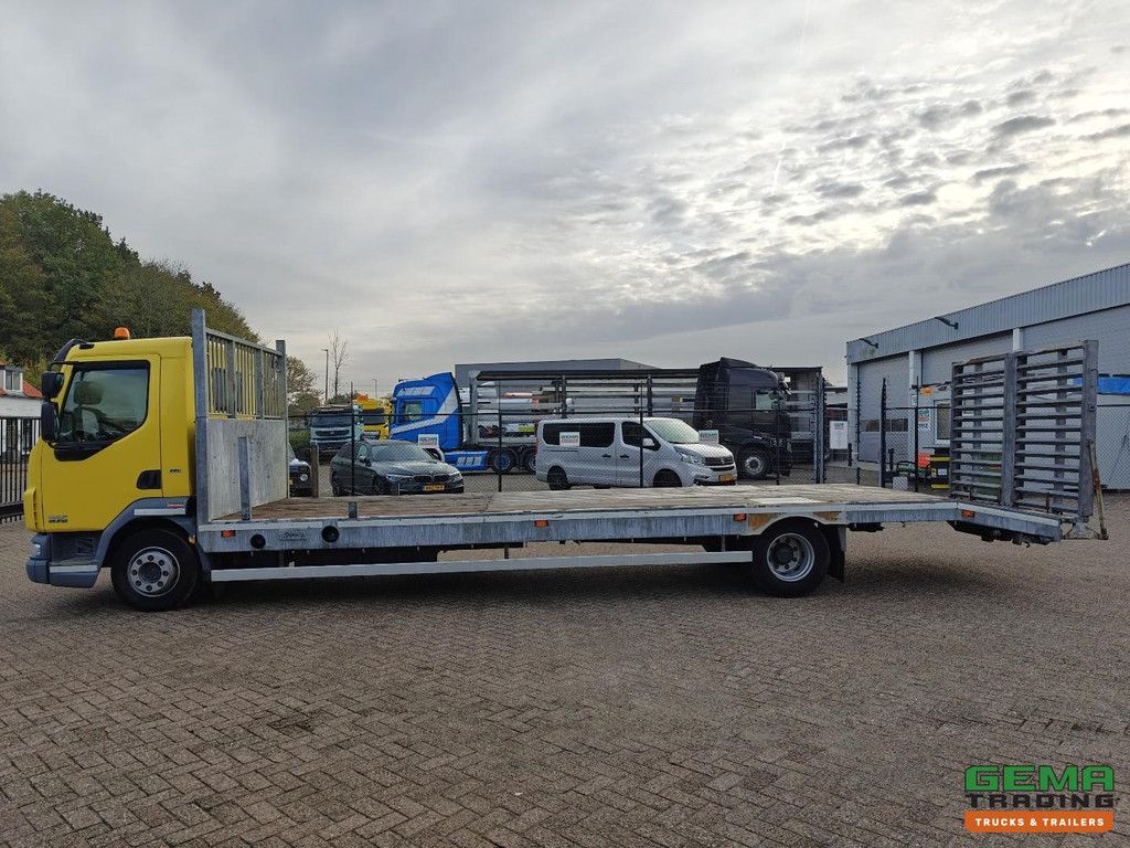 DAF LF 45.210 4x2 Daycab Euro5 EEV K - Veldhuizen Loading ramp 8.25m - Loading ramps - Floor height 93cm - 03/2026 MOT