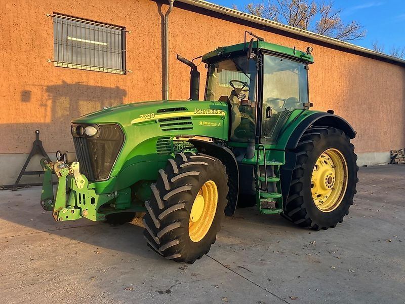 John Deere 7720