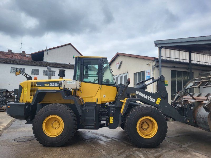 Komatsu WA 320