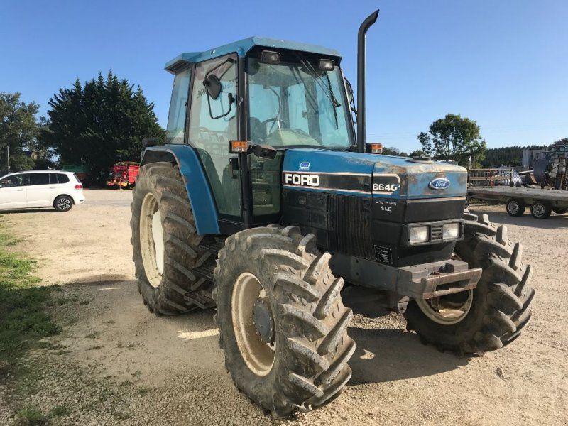 New Holland 6640