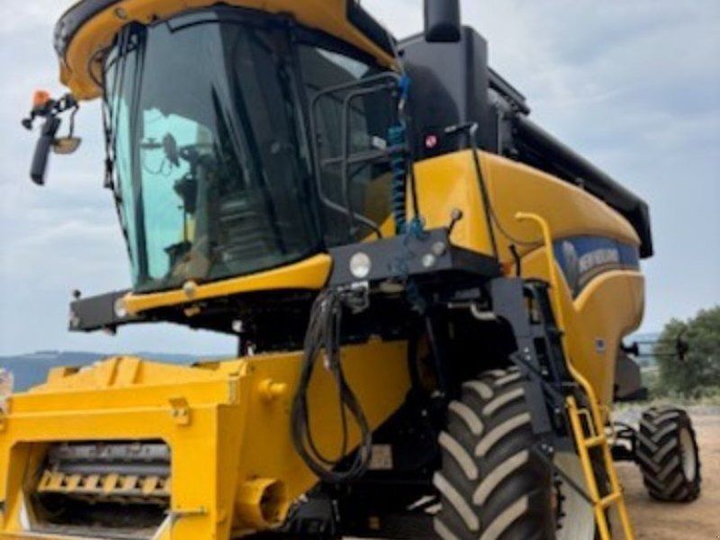 New Holland CX 5090 ETROITE HILLSIDE