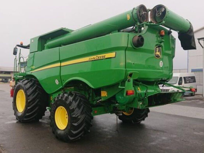 John Deere S670