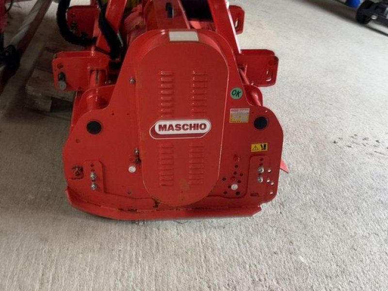 Maschio 2500 mit Front-Heckanbau und Seitenverschub