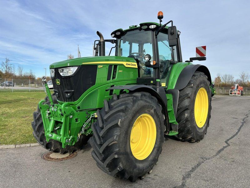 John Deere 6M 240