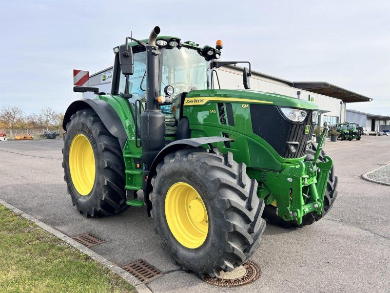 John Deere 6M 240