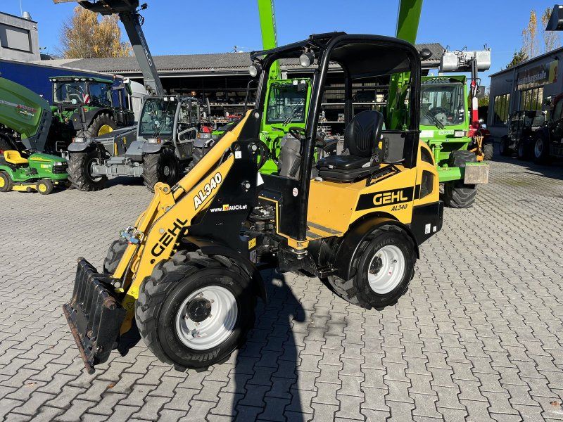 Gehl 340 mit Euroaufnahme hydraulisch