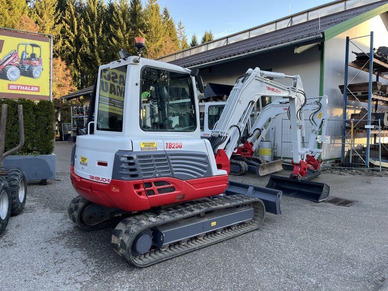Takeuchi TB 250 Powertilt