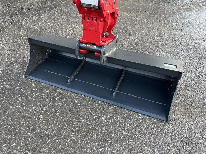 Takeuchi TB 235 mit Powertilt