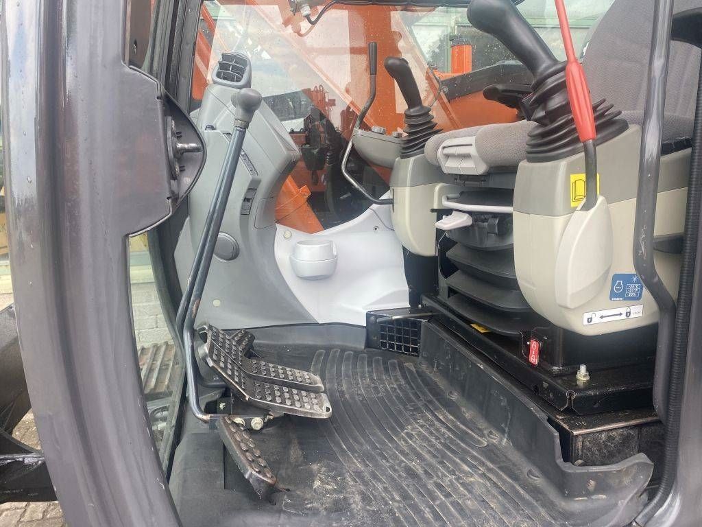 Hitachi ZX 135 US 5-B