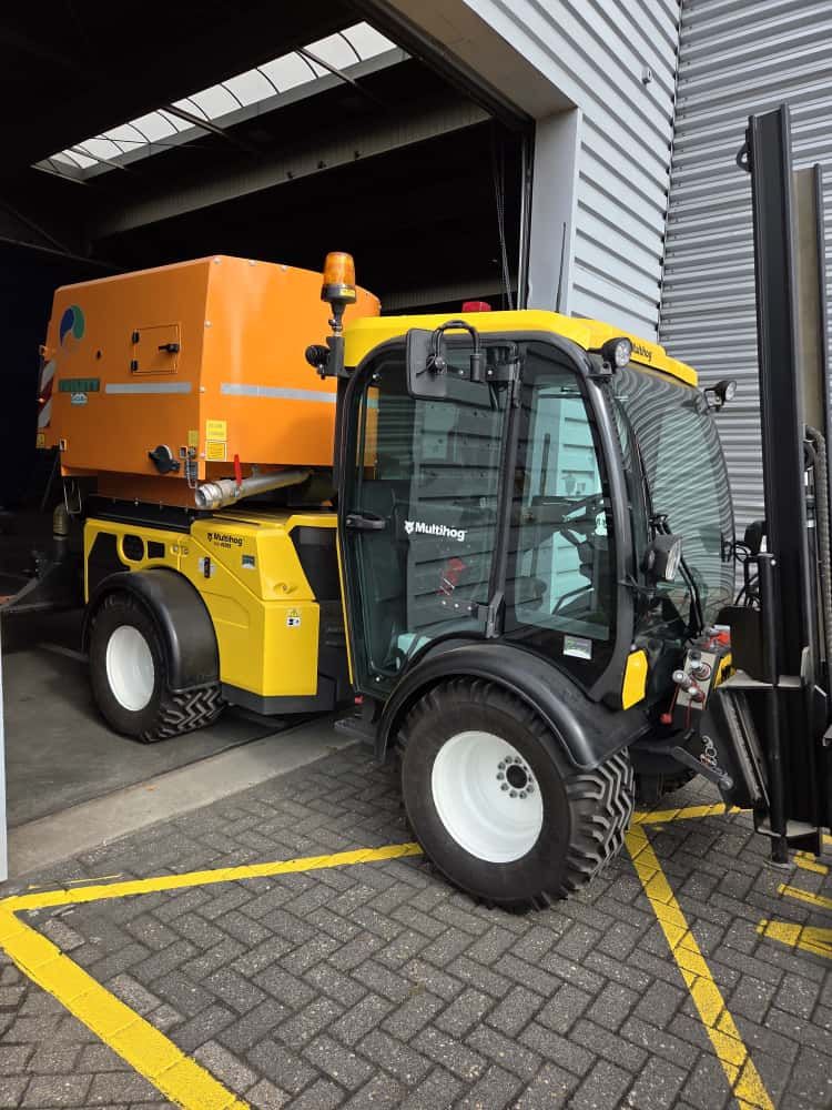 Multihog MX100, incl. hefmast en aanbouwdelen