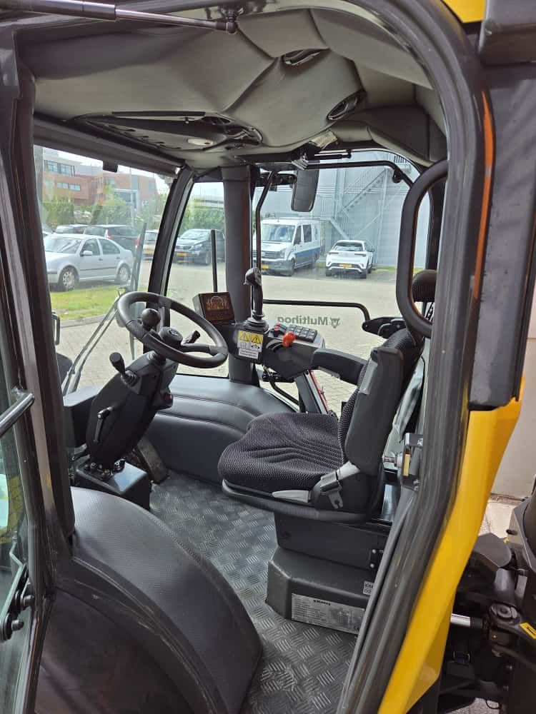 Multihog MX100, incl. hefmast en aanbouwdelen