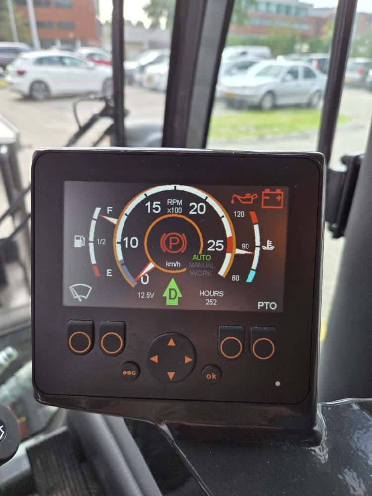 Multihog MX100, incl. hefmast en aanbouwdelen