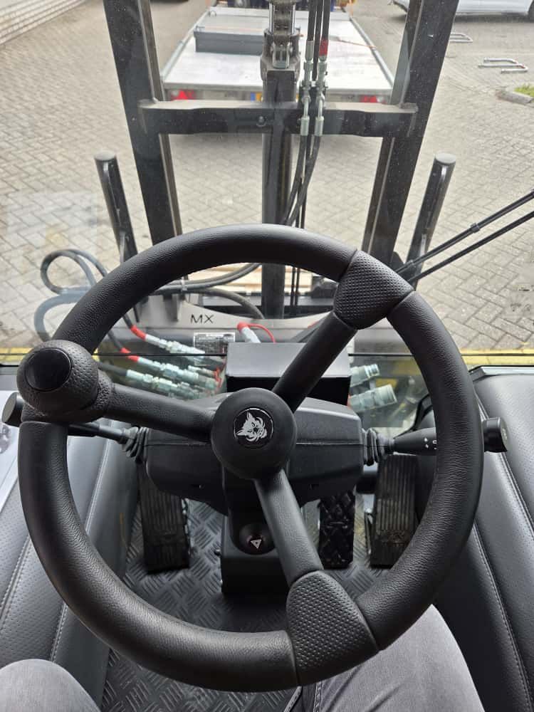 Multihog MX100, incl. hefmast en aanbouwdelen