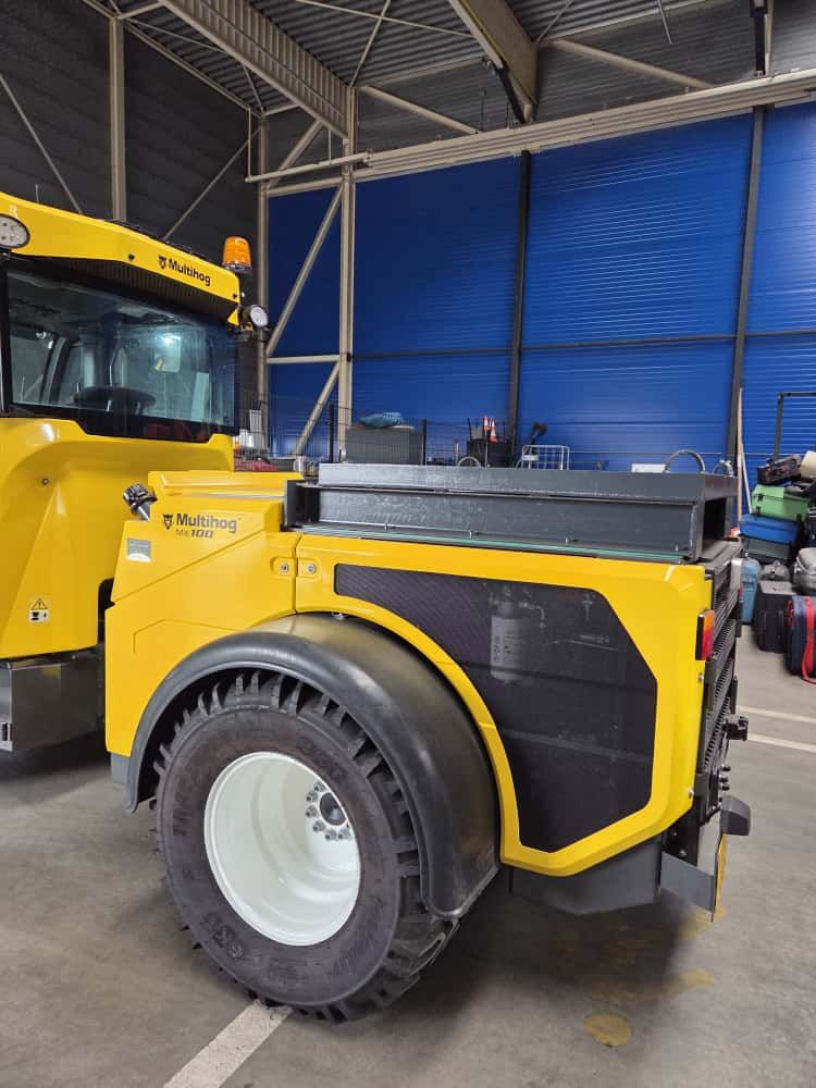Multihog MX100, incl. hefmast en aanbouwdelen