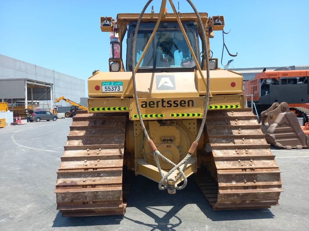 CAT D6T LGP (Abu Dhabi)