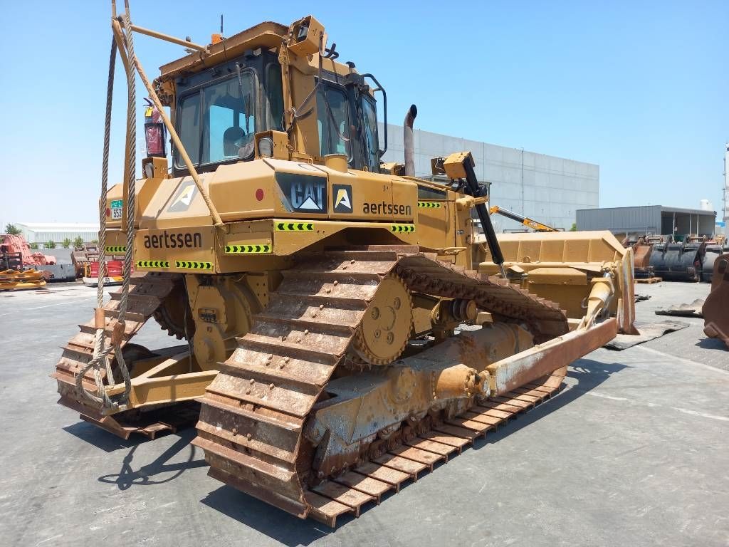 CAT D6T LGP (Abu Dhabi)