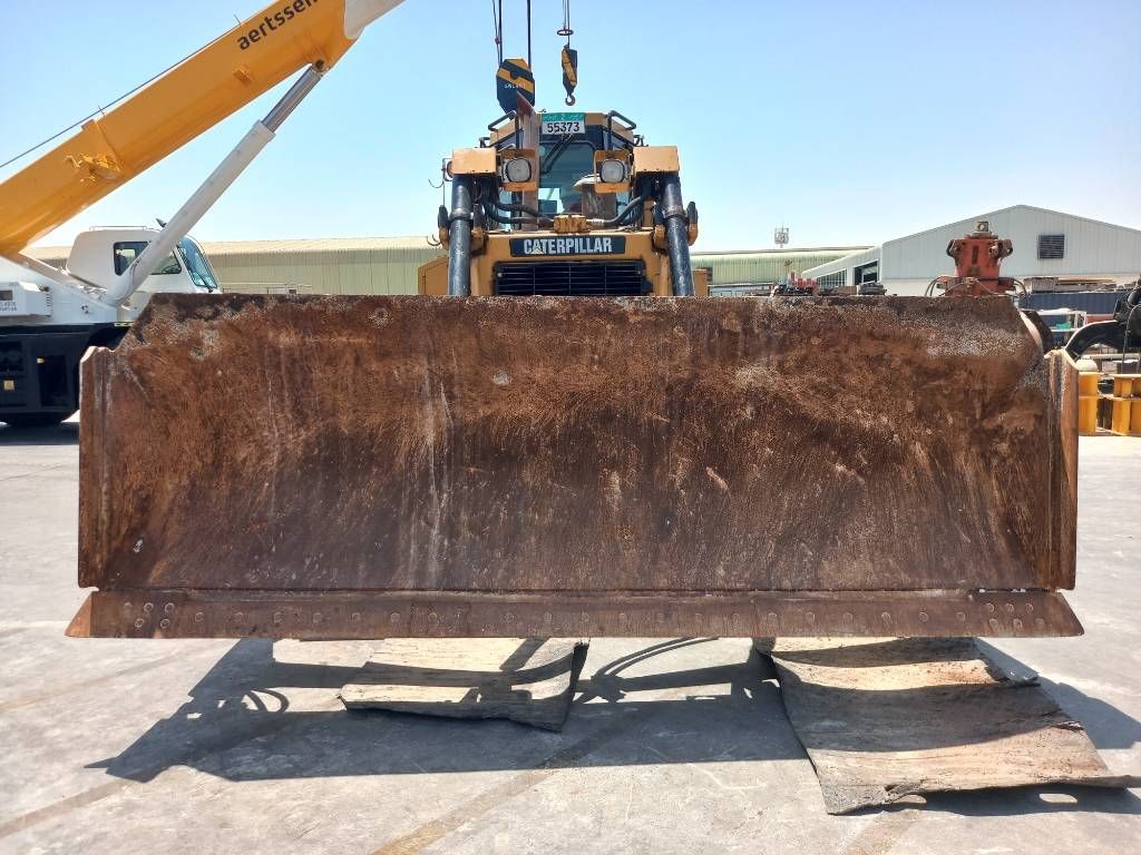 CAT D6T LGP (Abu Dhabi)
