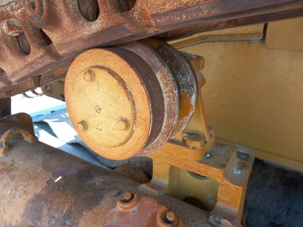 CAT D6T LGP (Abu Dhabi)