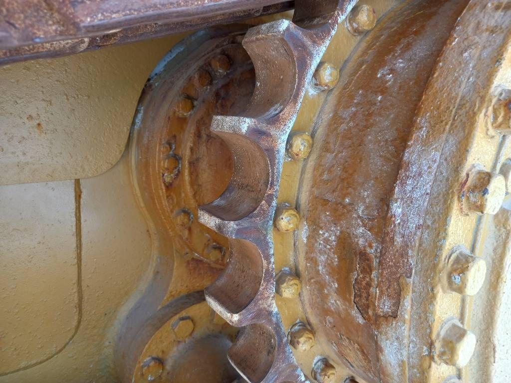 CAT D6T LGP (Abu Dhabi)