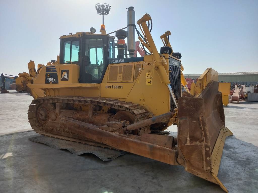 Komatsu D155A-6R (4 Pcs available in Abu Dhabi)