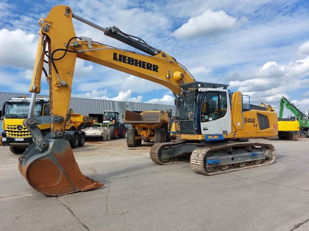 Liebherr R946LC (Lifting Cab)