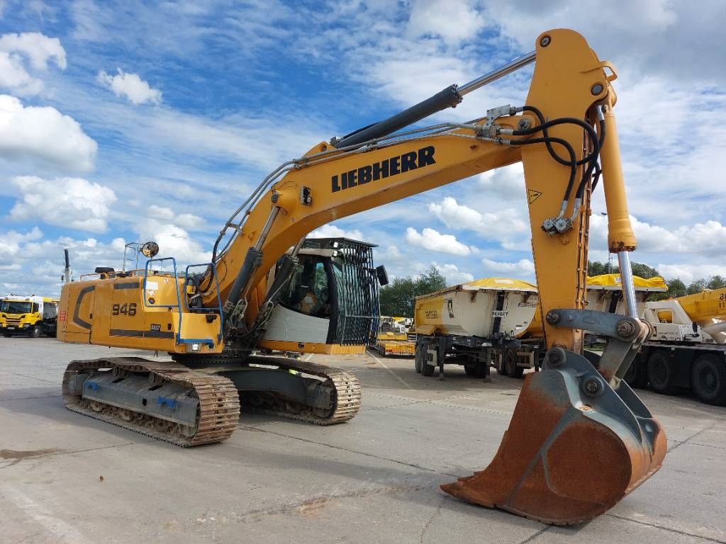 Liebherr R946LC (Lifting Cab)