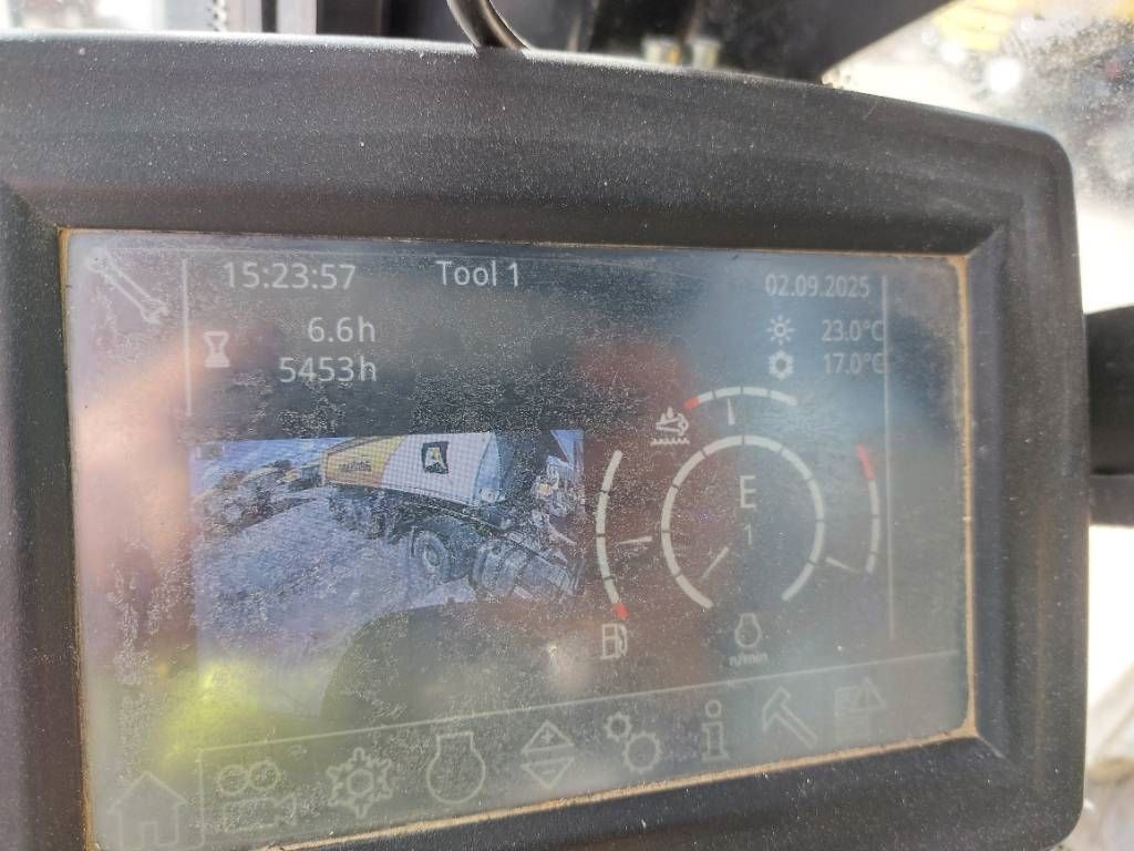 Liebherr R946LC (Lifting Cab)