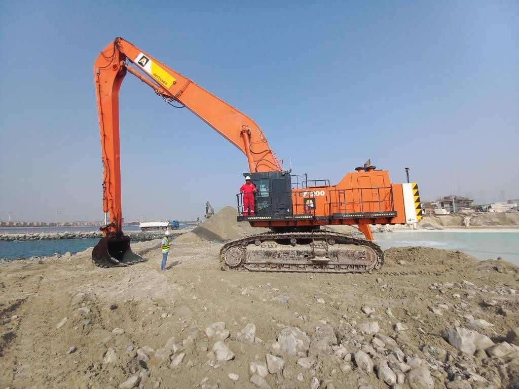 Hitachi EX 1200-6 Longreach 28m (Abu Dhabi)