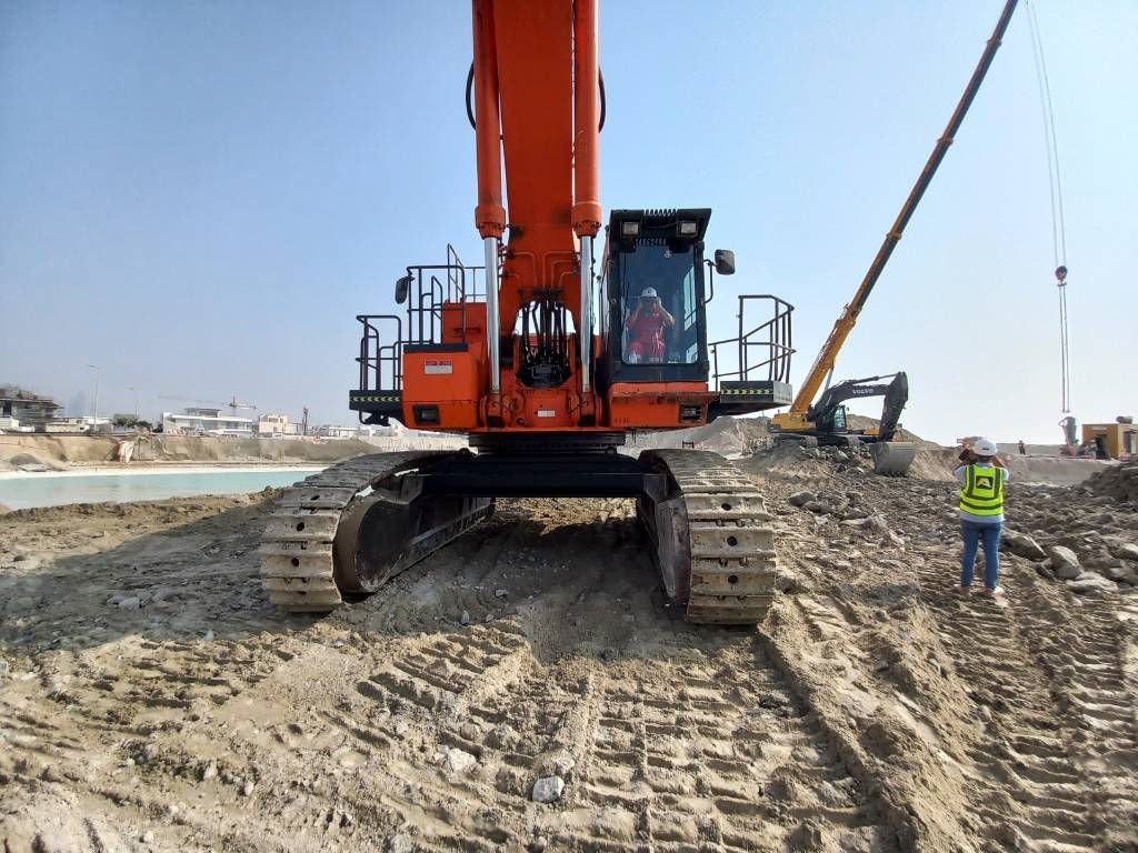 Hitachi EX 1200-6 Longreach 28m (Abu Dhabi)