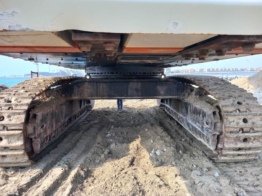 Hitachi EX 1200-6 Longreach 28m (Abu Dhabi)