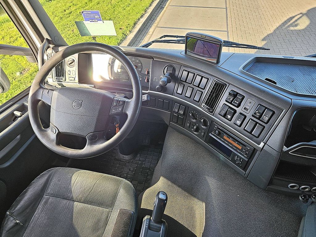 VOLVO FM 11.330 3 seats lift 290tkm