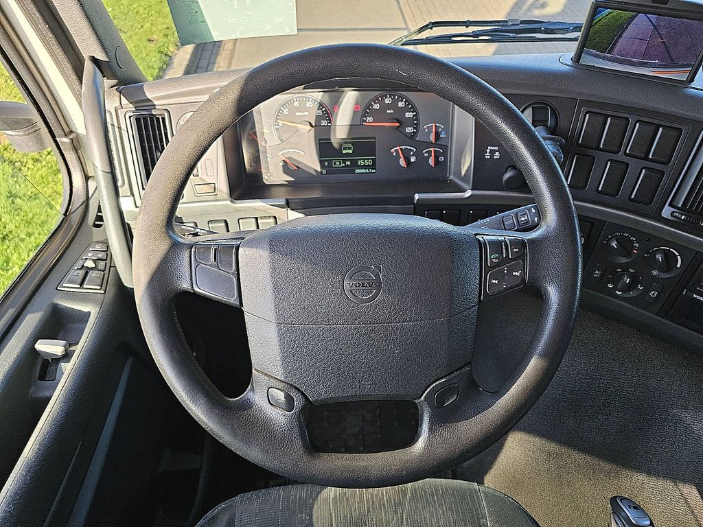 VOLVO FM 11.330 3 seats lift 290tkm