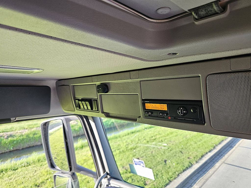 VOLVO FM 11.330 3 seats lift 290tkm