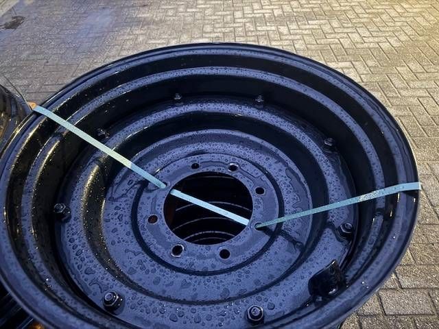 Valtra velgen 18x38 en 15x28 zwart