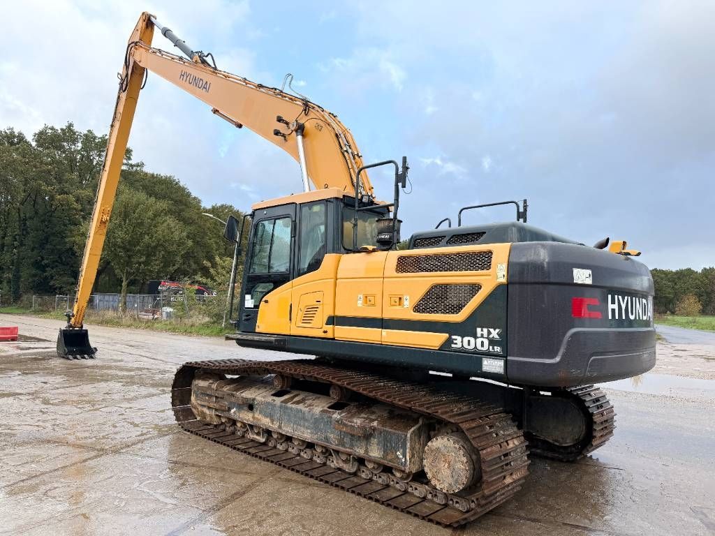 Hyundai HX300LR - 18m Long Reach / Auto Greasing