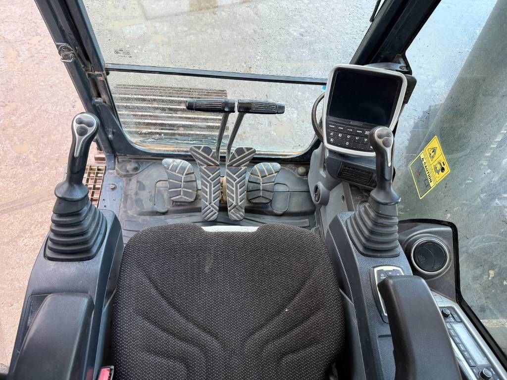 Hyundai HX300LR - 18m Long Reach / Auto Greasing