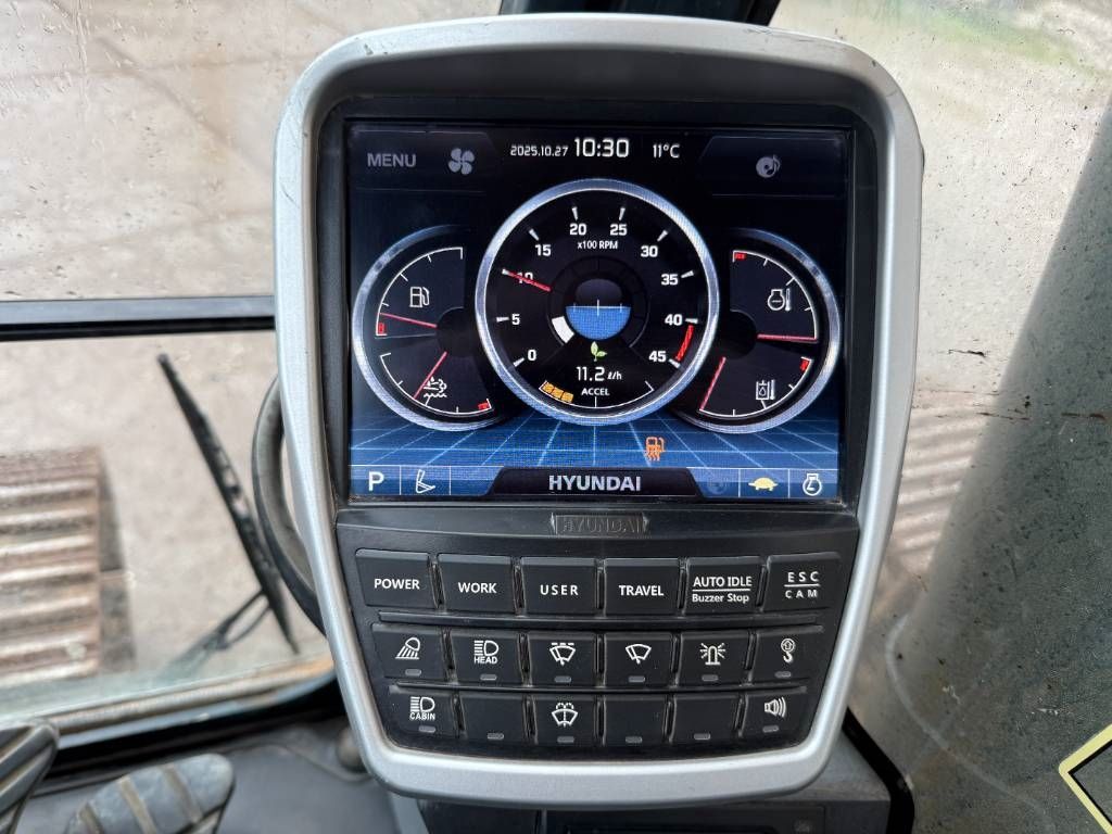 Hyundai HX300LR - 18m Long Reach / Auto Greasing